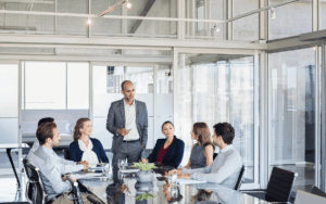 Presentación de hallazgos de due diligence para apoyar decisiones estratégicas de la empresa