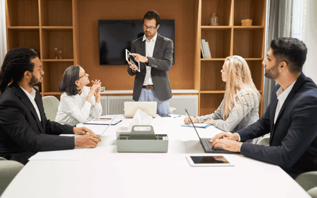 equipo especializado en consultoría para empresas y gestión de riesgos