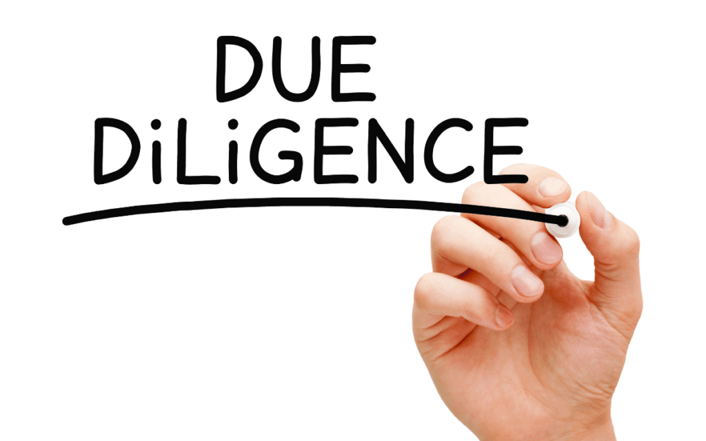 informe de due diligence con análisis de riesgos empresariales